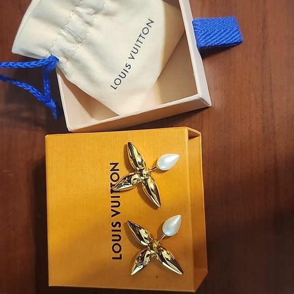 Authentic Louis Vuitton Louisette earrings - Picture 1 of 3